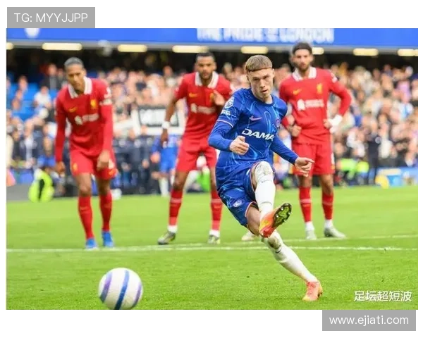 足球球星训练服潮流搭配图解读彰显运动时尚与场上竞技魅力